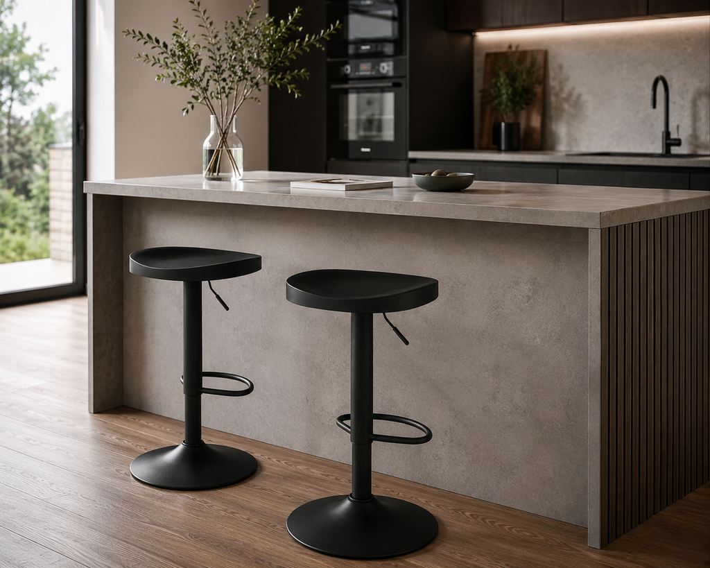 Lot de 2 tabourets de bar pivotants, assise selle en bois, réglables